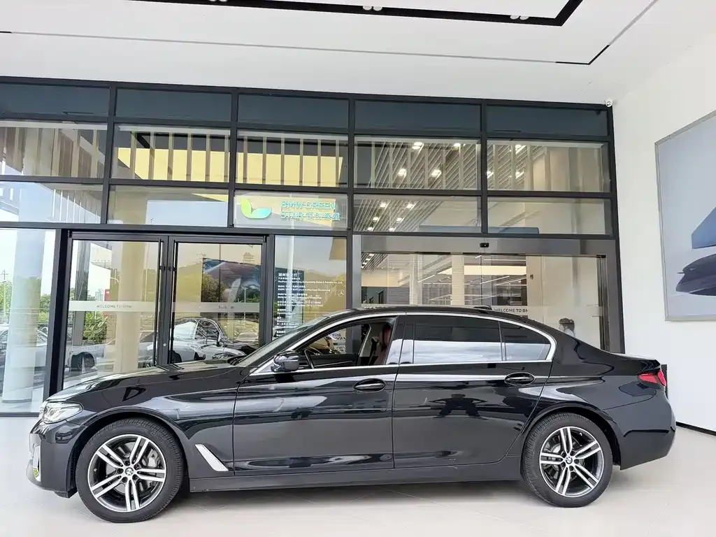 BMW 5 Series — фото 10
