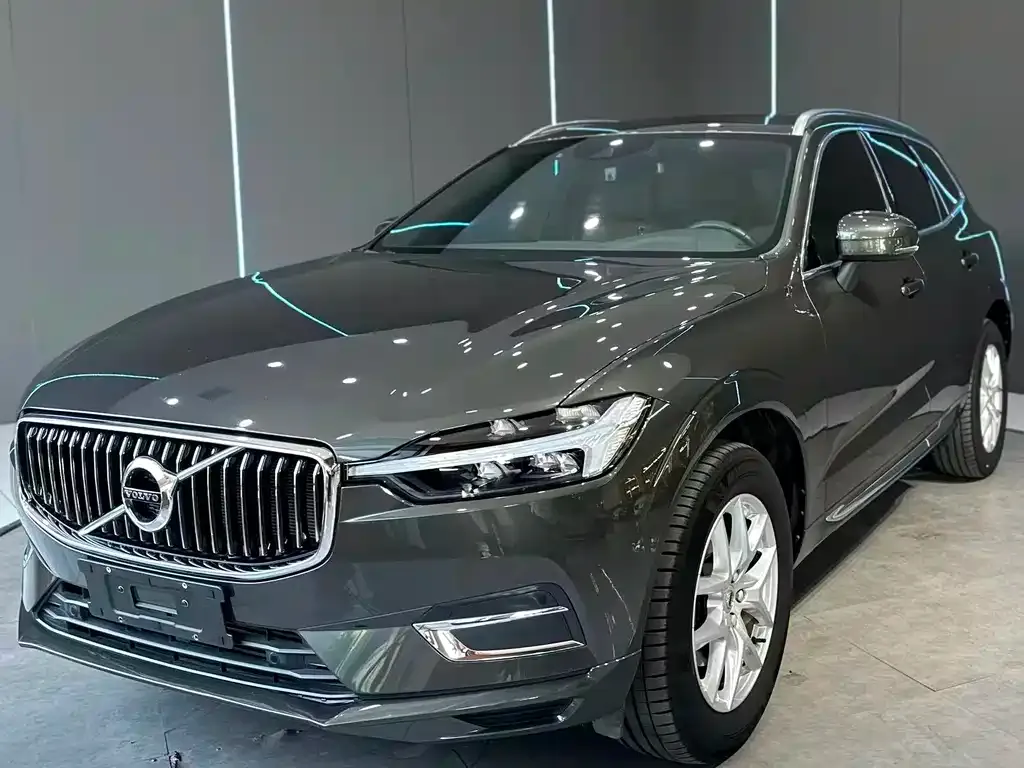 Volvo XC60 — фото 1