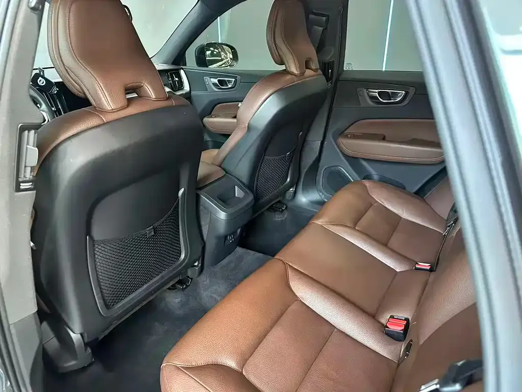 Volvo XC60 — фото 2