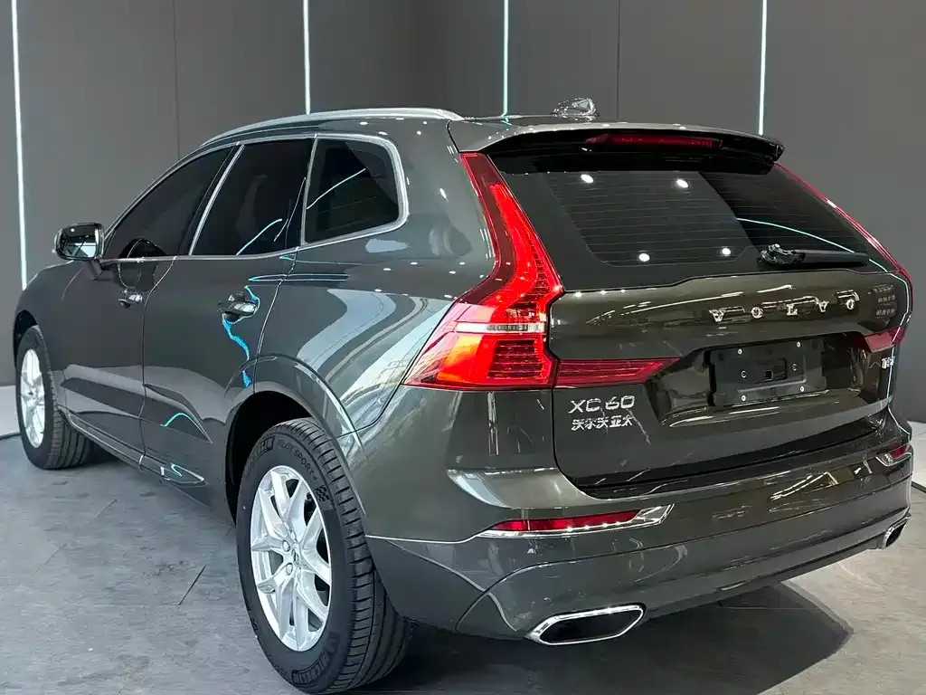 Volvo XC60 — фото 8