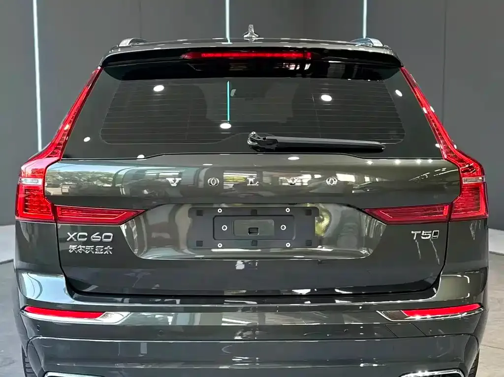 Volvo XC60 — фото 10