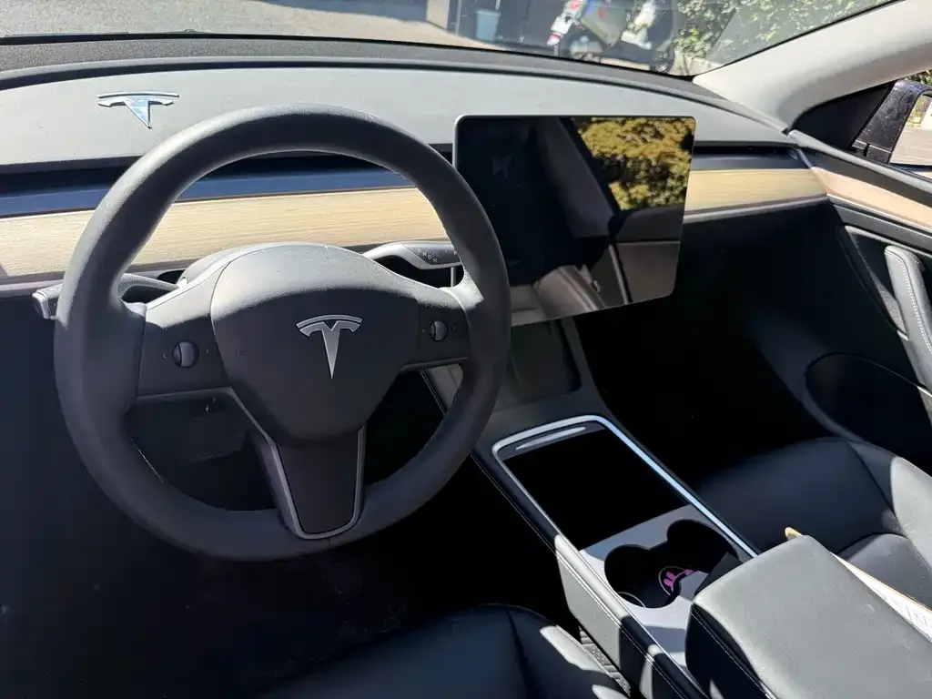 Tesla Model Y — фото 2