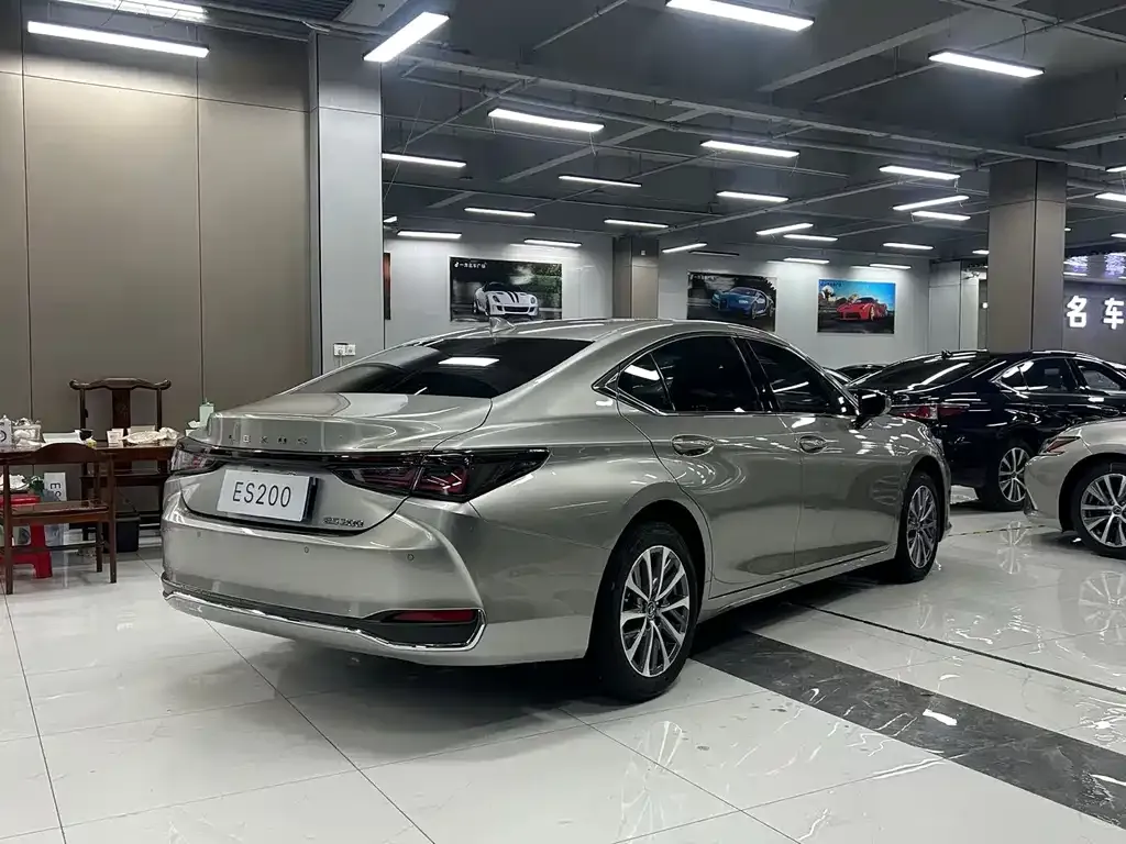 Lexus ES — фото 8