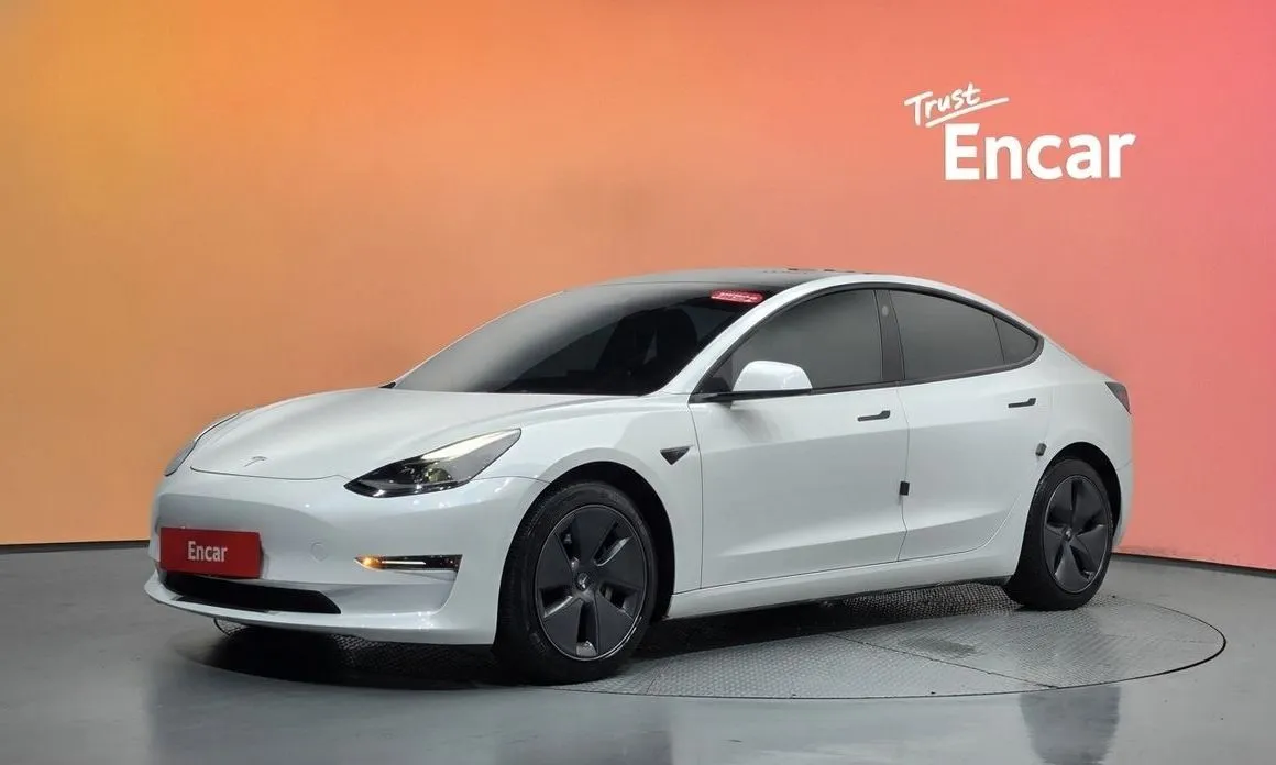 Tesla Model 3 — фото 1