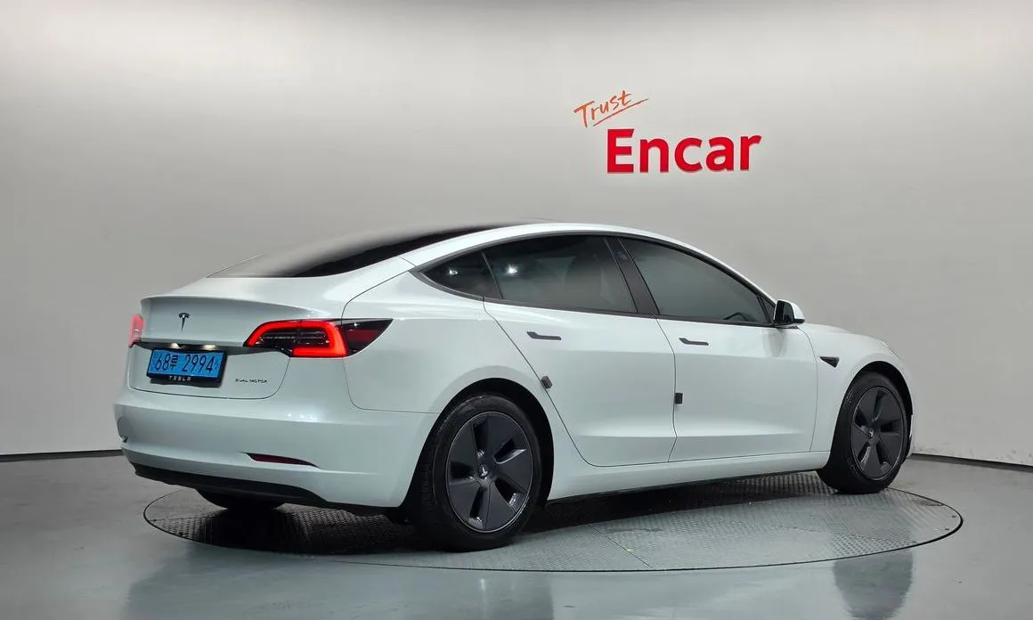 Tesla Model 3 — фото 3