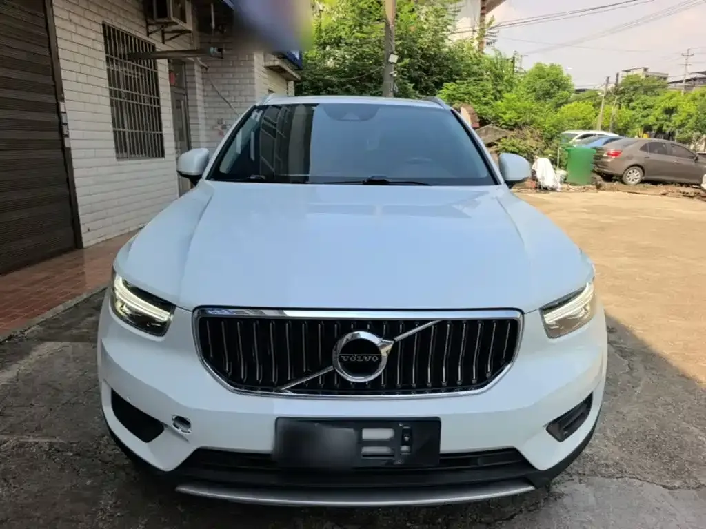 Volvo XC40 — фото 9