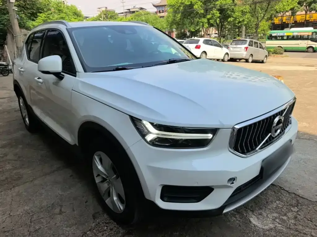 Volvo XC40 — фото 5