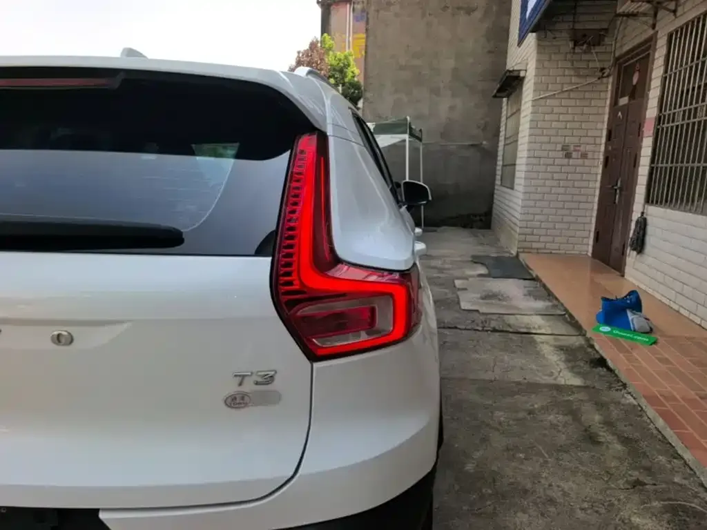 Volvo XC40 — фото 2