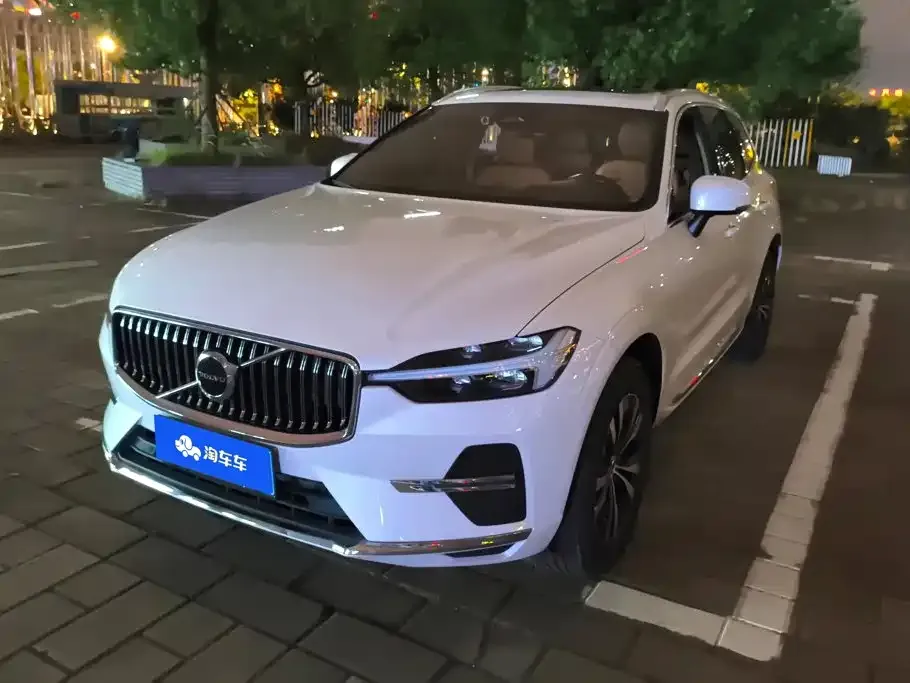 Volvo XC60 — фото 1
