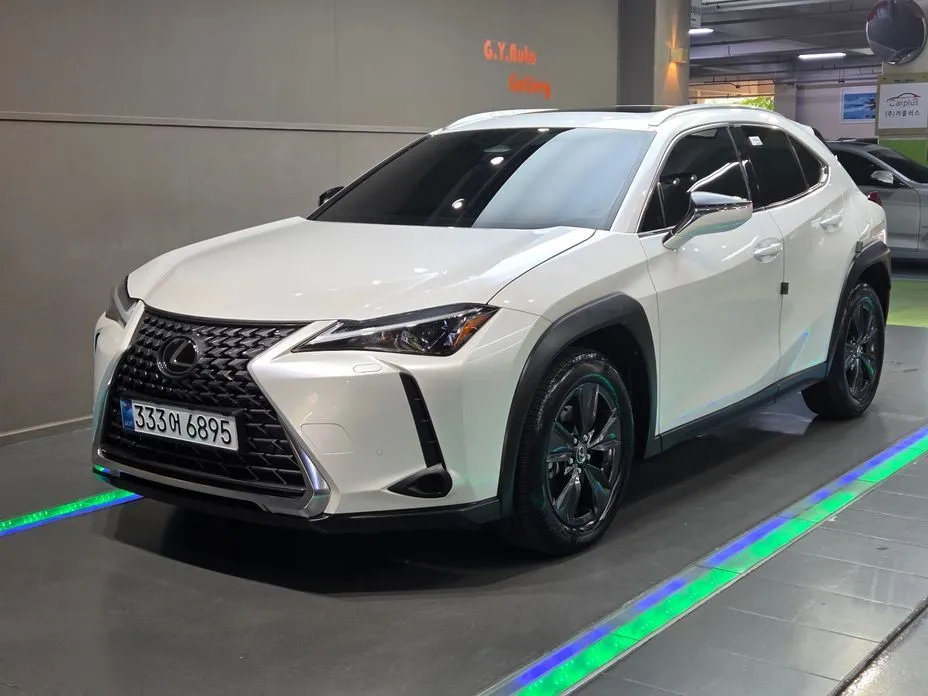 Lexus UX — фото 1