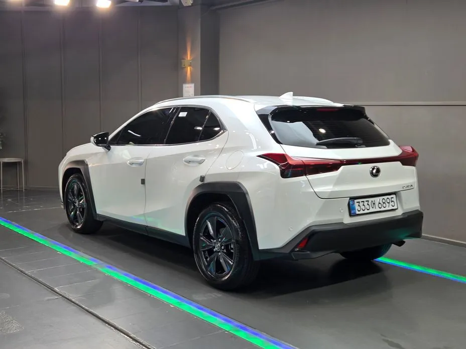 Lexus UX — фото 7