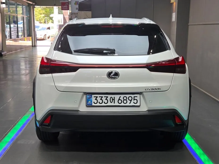 Lexus UX — фото 3