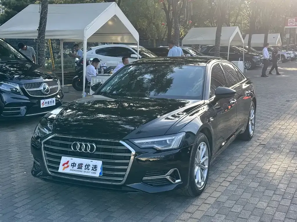 Audi A6L — фото 1