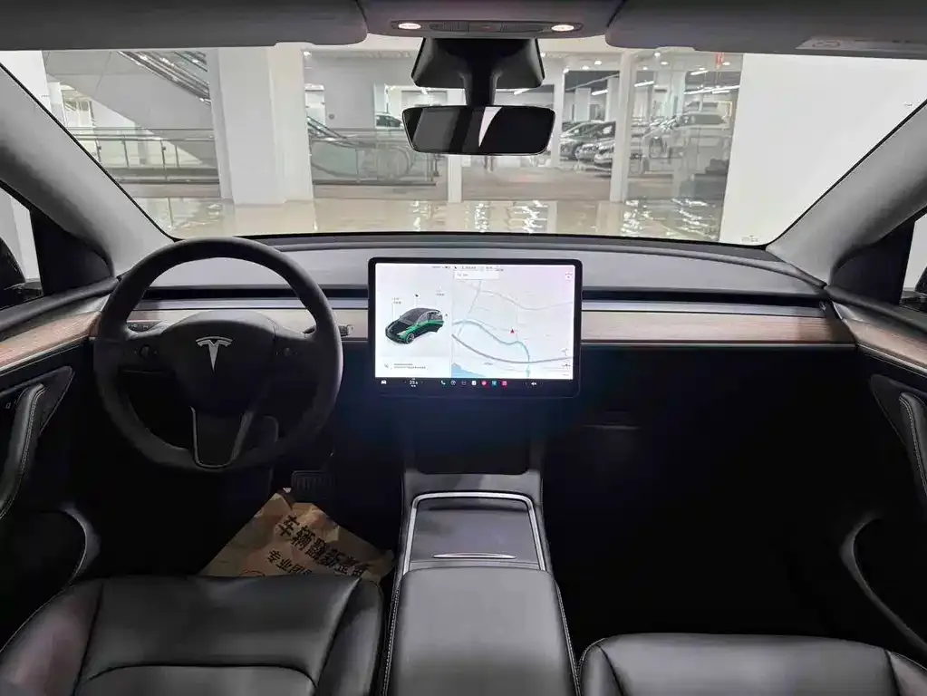 Tesla Model Y — фото 9