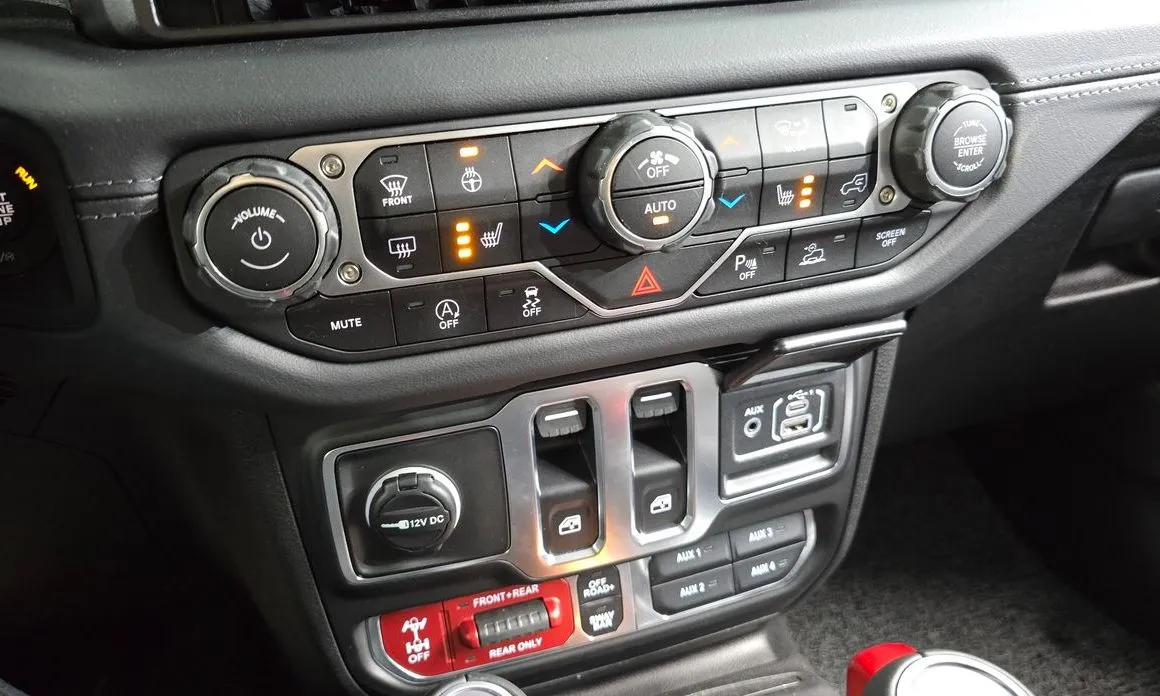 Jeep Wrangler — фото 10