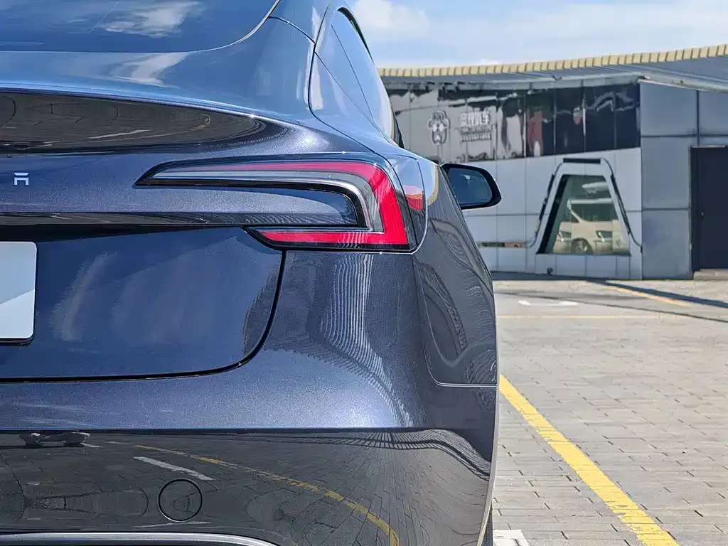 Tesla Model 3 — фото 7