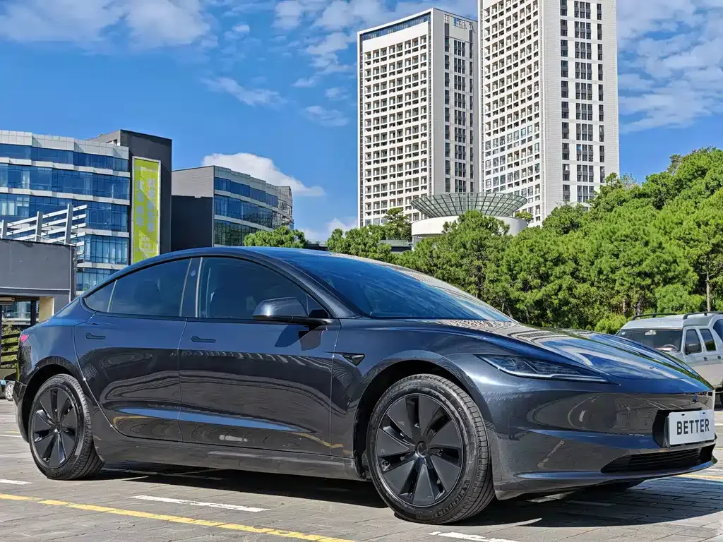 Tesla Model 3 — фото 10