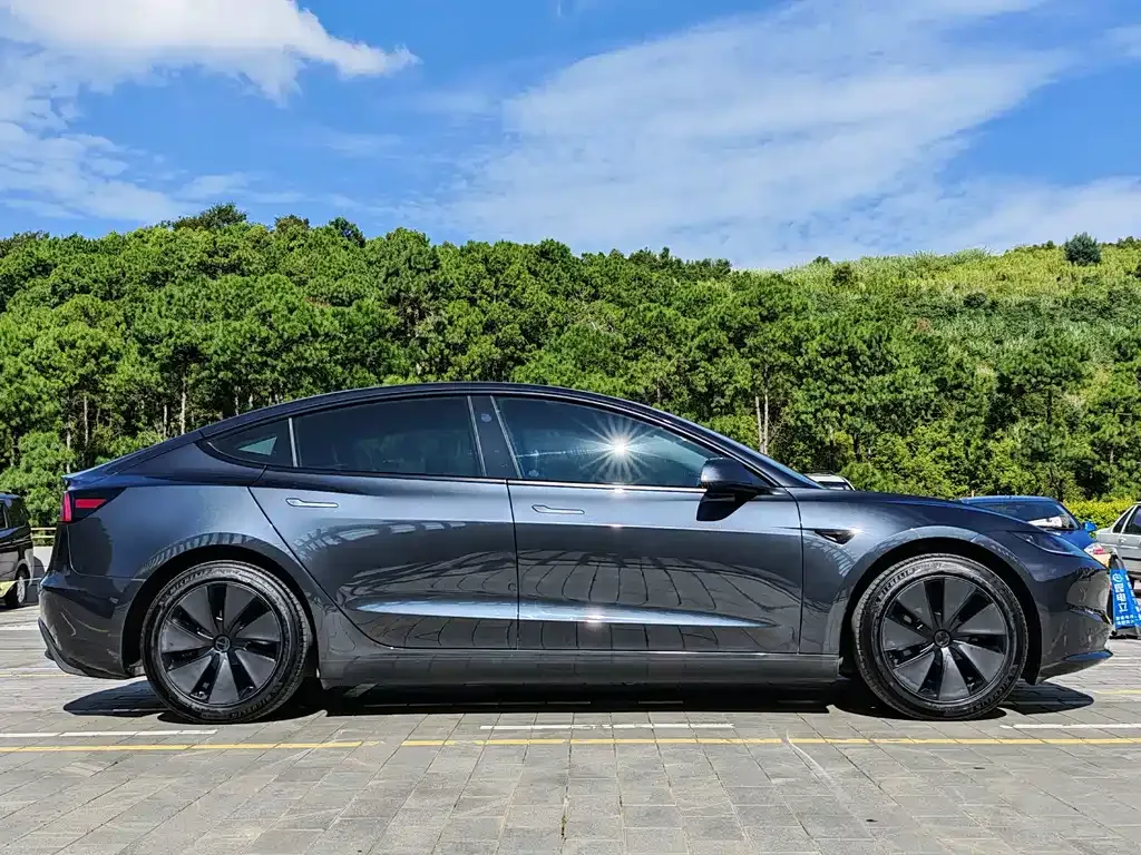 Tesla Model 3 — фото 9