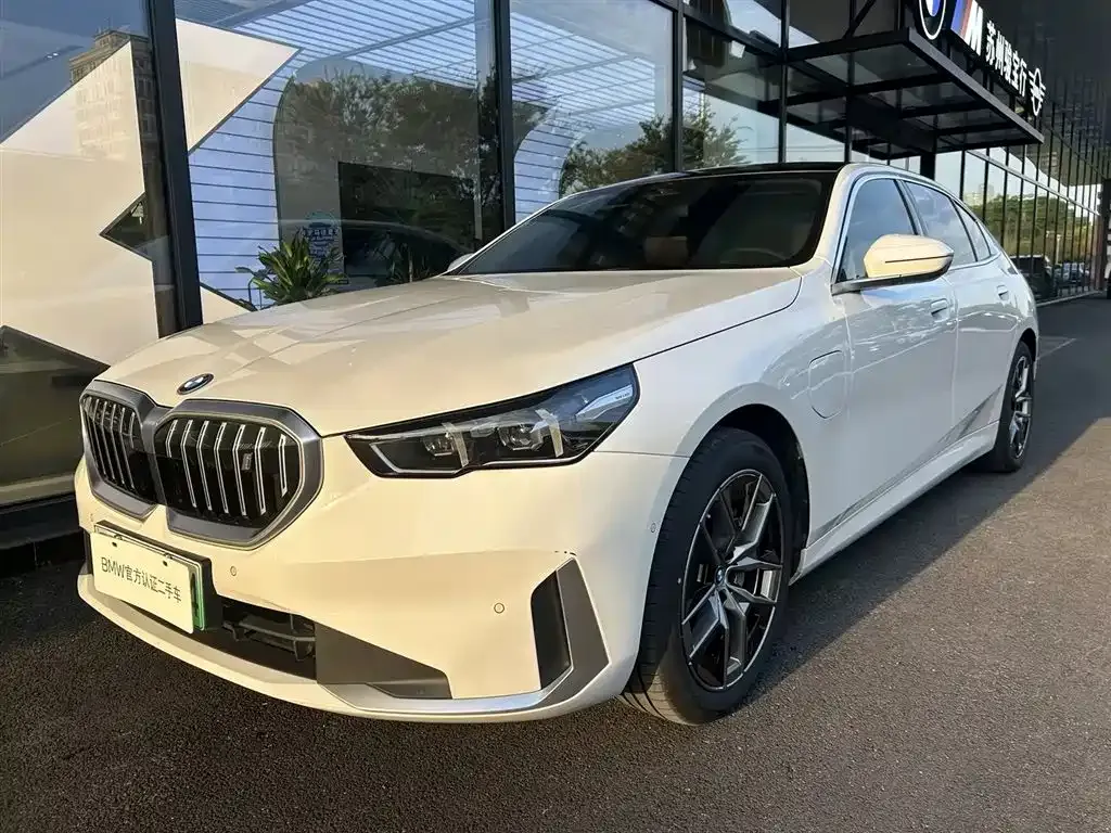BMW i5 — фото 1