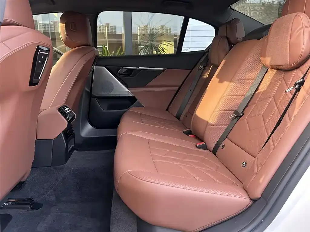 BMW i5 — фото 6