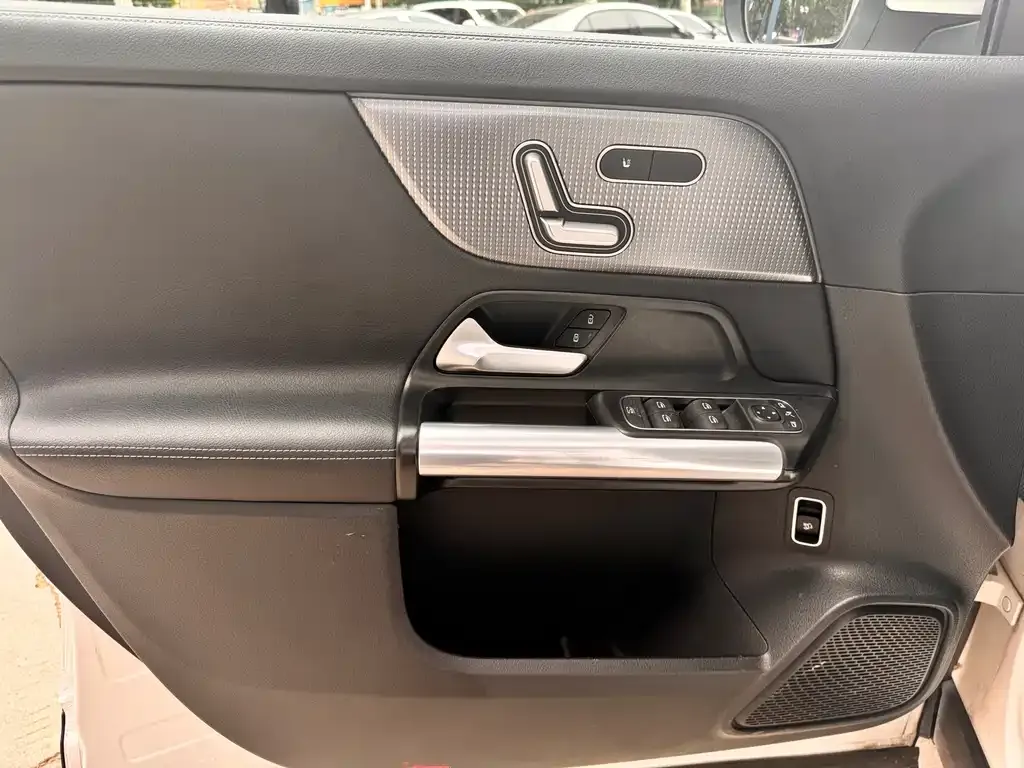 Mercedes-Benz EQA — фото 10