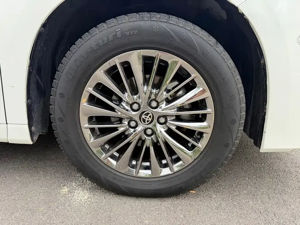 Toyota Alphard — фото 4
