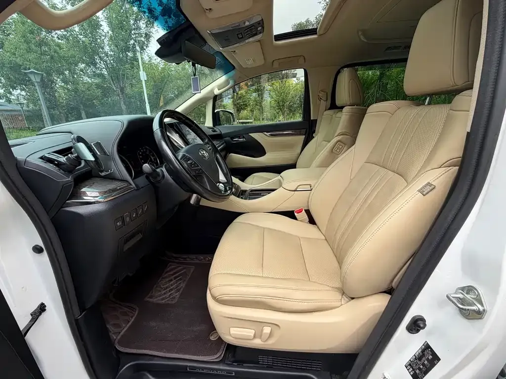 Toyota Alphard — фото 3