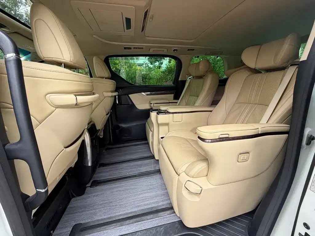 Toyota Alphard — фото 5