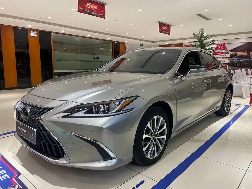 Lexus ES — фото 1