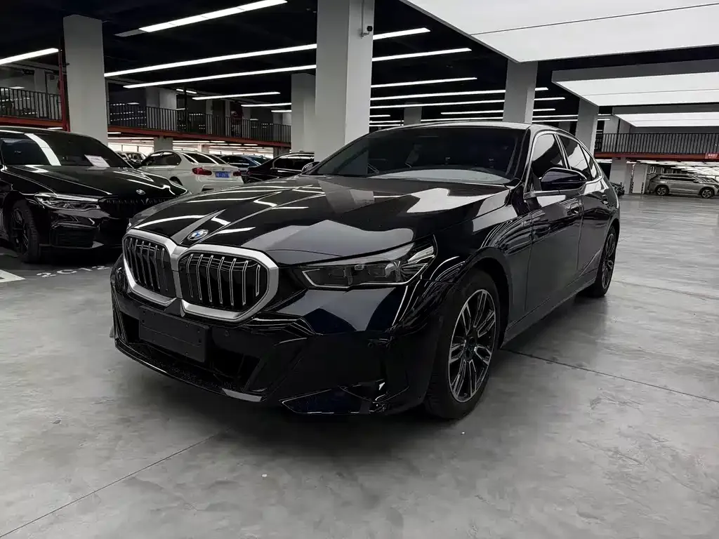 BMW 5 Series — фото 1