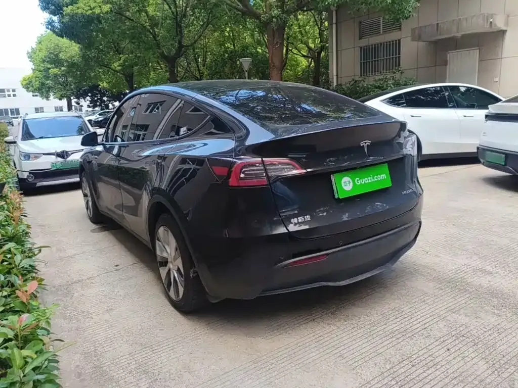 Tesla Model Y — фото 7