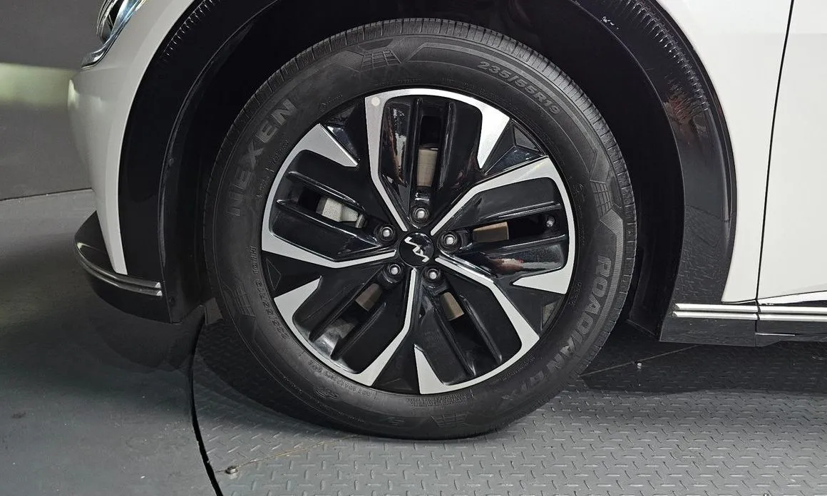 Kia EV6 — фото 9
