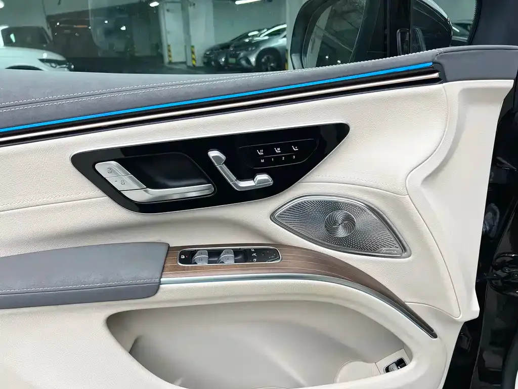 Mercedes-Benz EQS SUV — фото 7