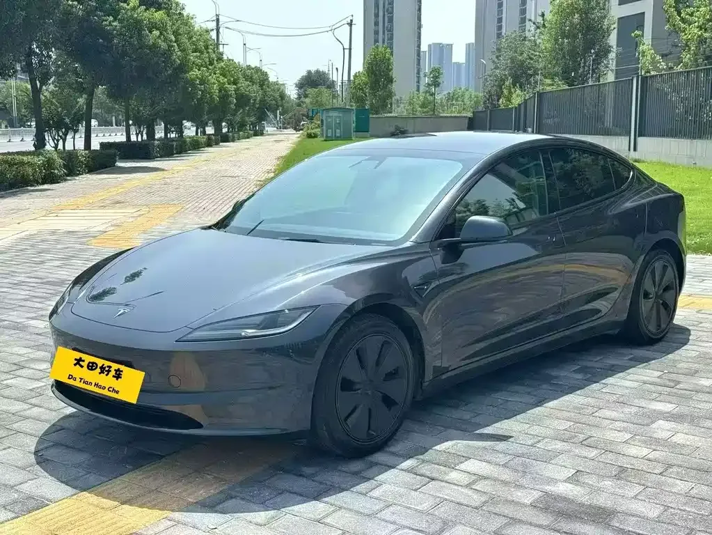 Tesla Model 3 — фото 1