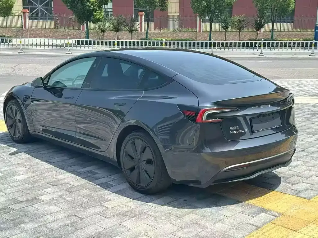Tesla Model 3 — фото 7