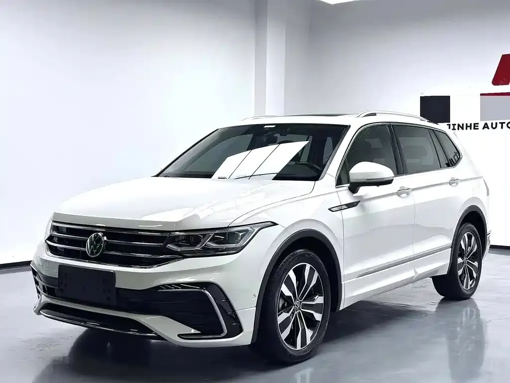 Volkswagen Tiguan L — фото 1