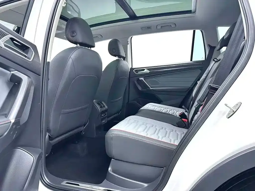 Volkswagen Tiguan L — фото 2