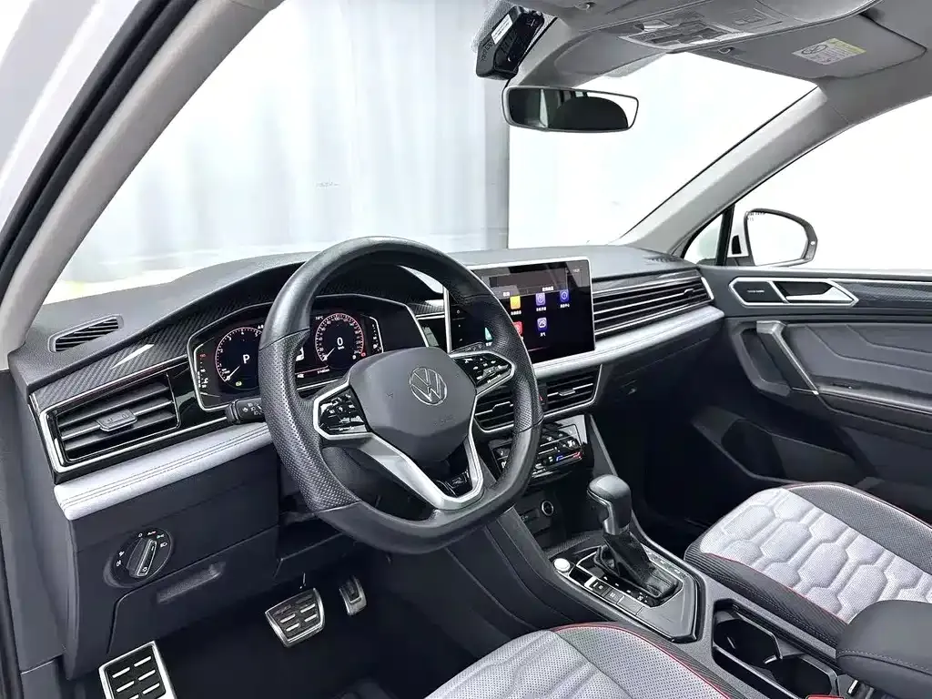 Volkswagen Tiguan L — фото 8