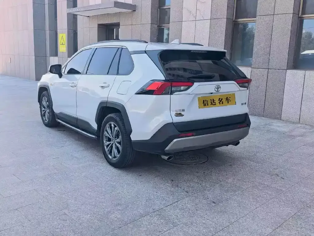 Toyota RAV4 — фото 7