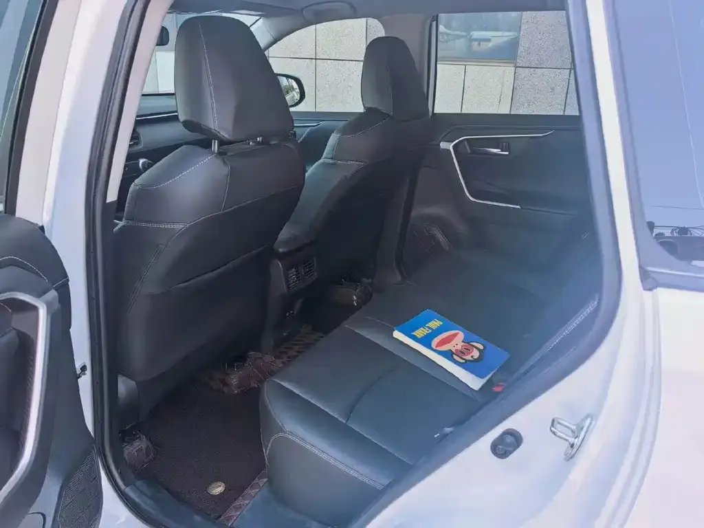 Toyota RAV4 — фото 4