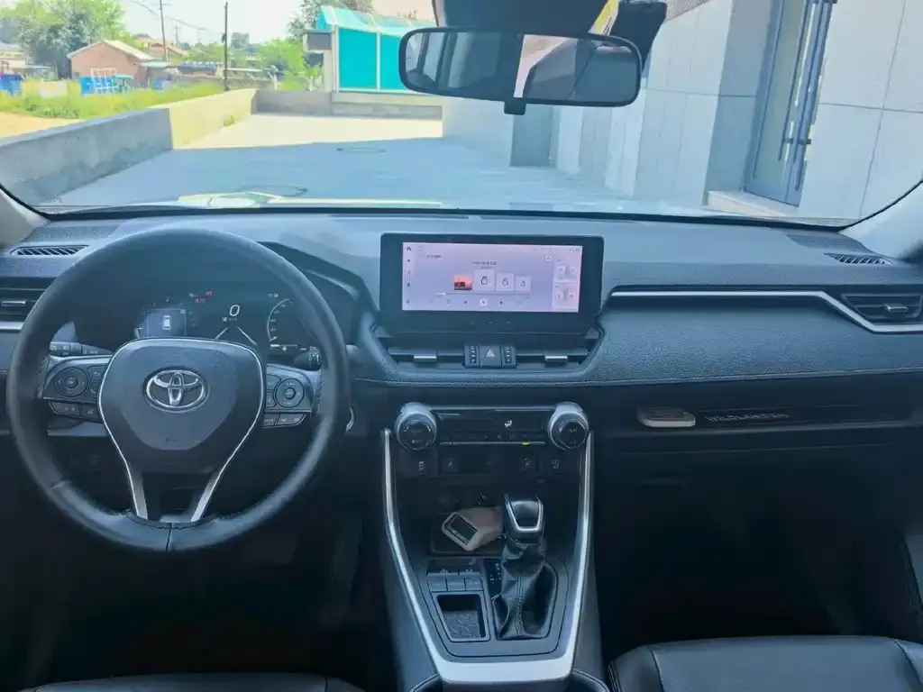 Toyota RAV4 — фото 5