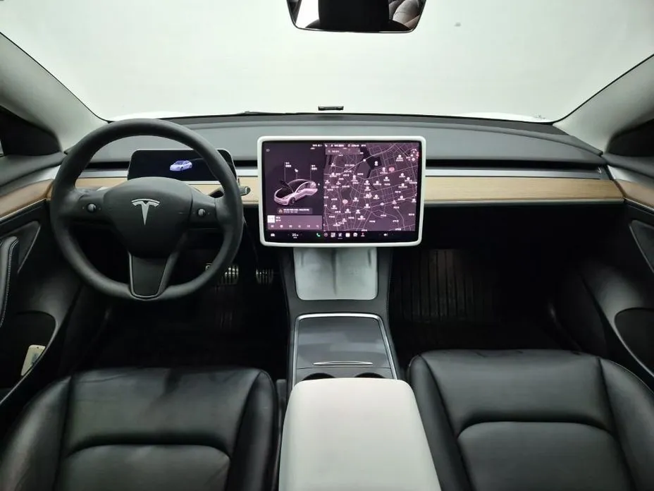 Tesla Model 3 — фото 10