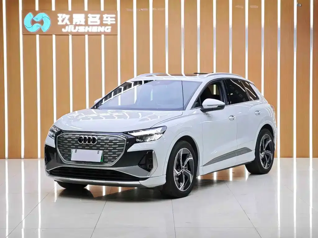 Audi Q4 e-tron — фото 1