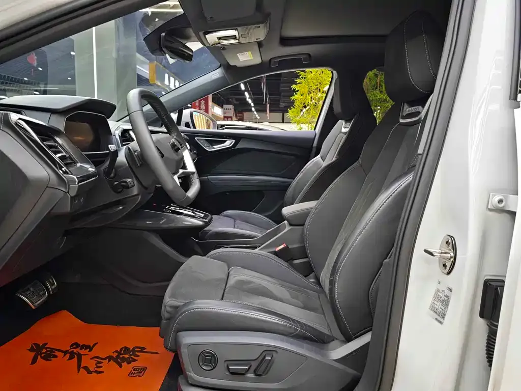 Audi Q4 e-tron — фото 4