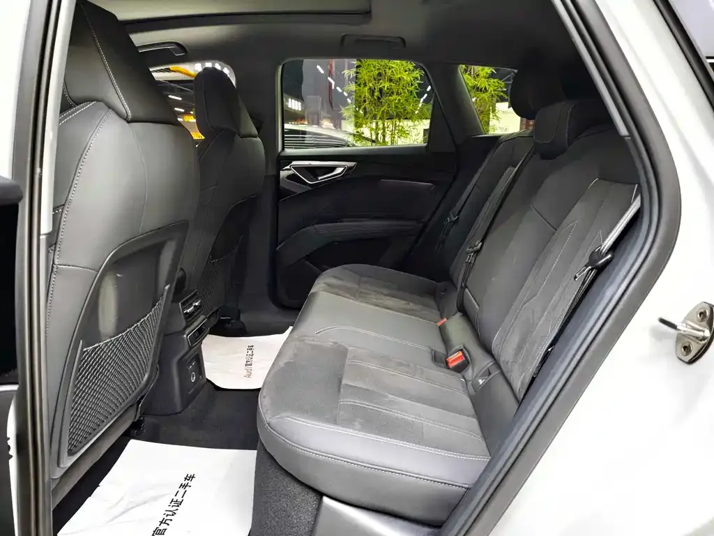 Audi Q4 e-tron — фото 10