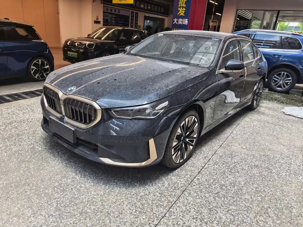 BMW 5 Series — фото 1