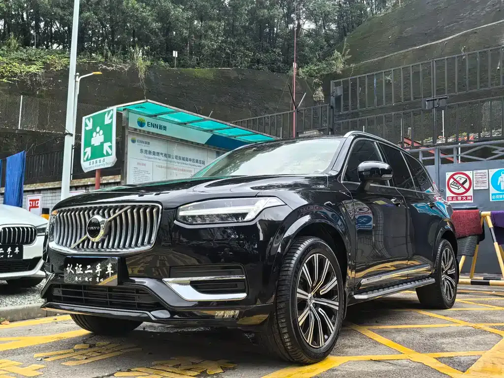 Volvo XC90 — фото 1