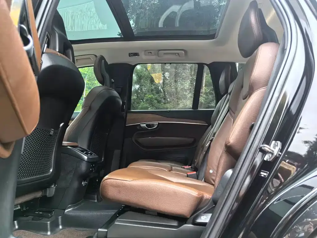 Volvo XC90 — фото 10