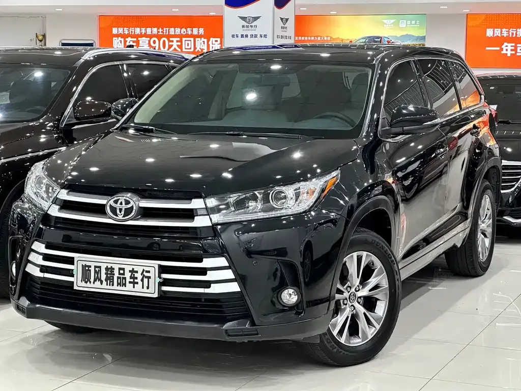 Toyota Highlander — фото 1