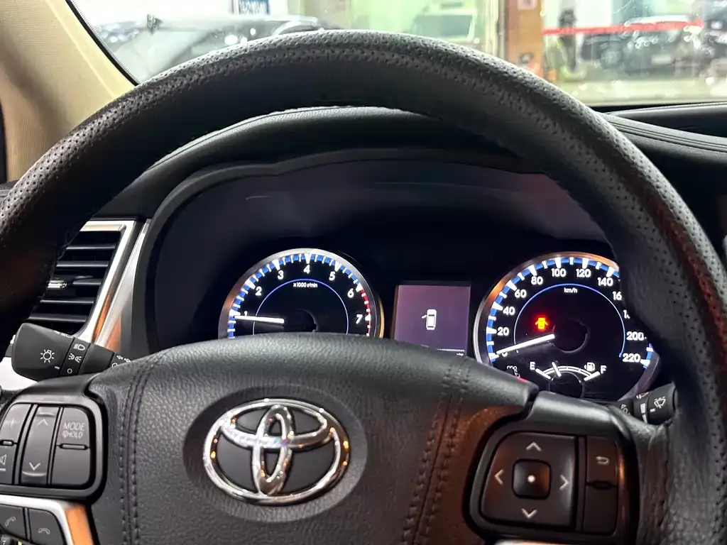 Toyota Highlander — фото 2
